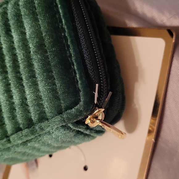 Green velvet cord pill case BRAND - Picture 4 of 4